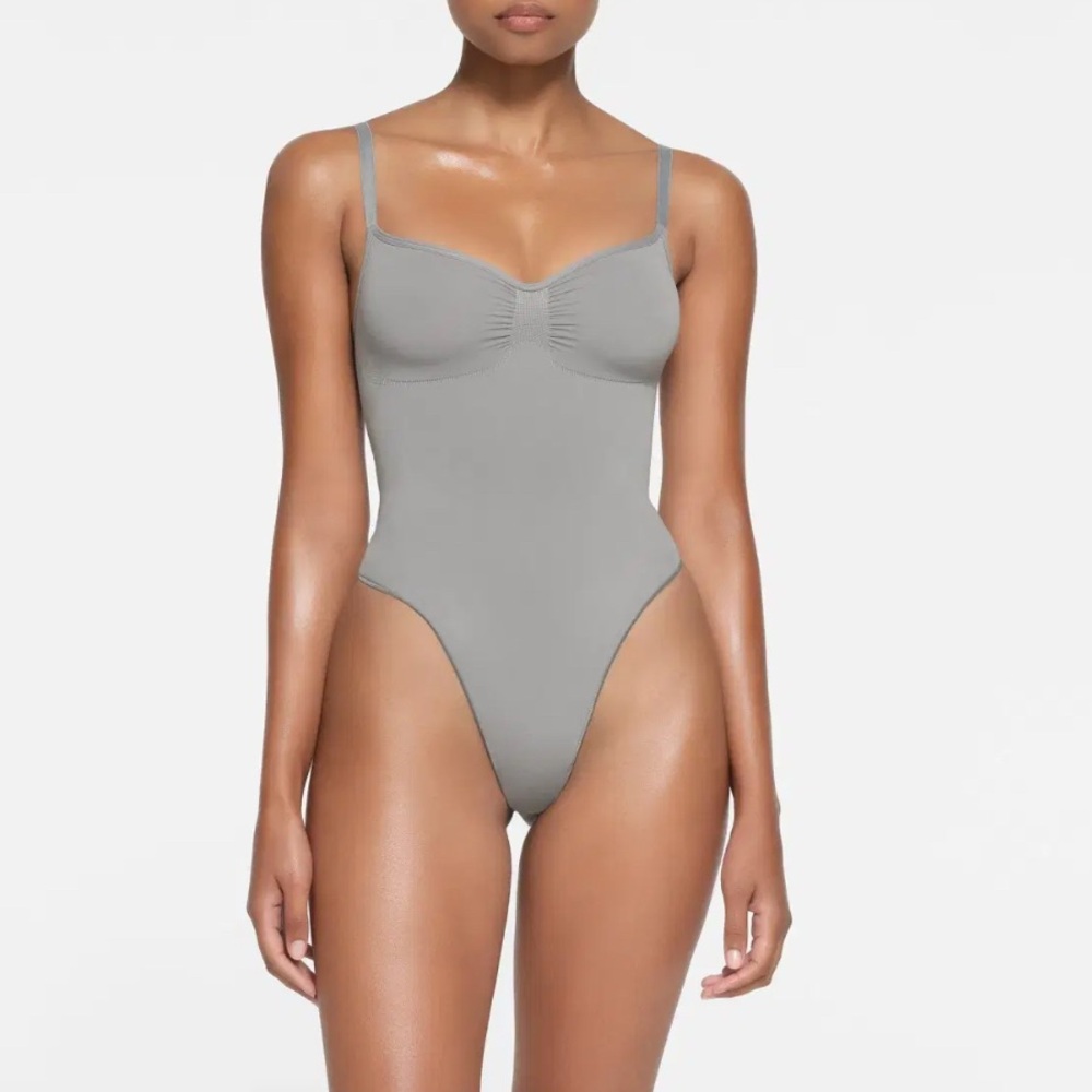 SKIMS *NWOB Seamless Sculpt Thong Bodysuit Pacific